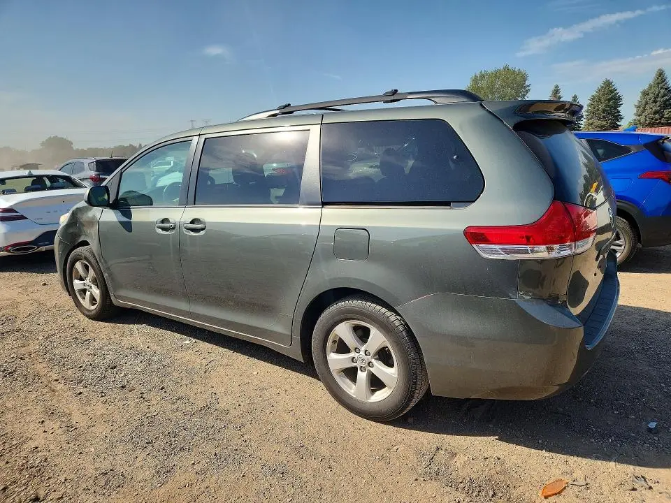 2014 TOYOTA SIENNA LE  