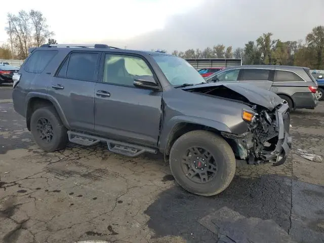 2023 TOYOTA 4RUNNER SE  