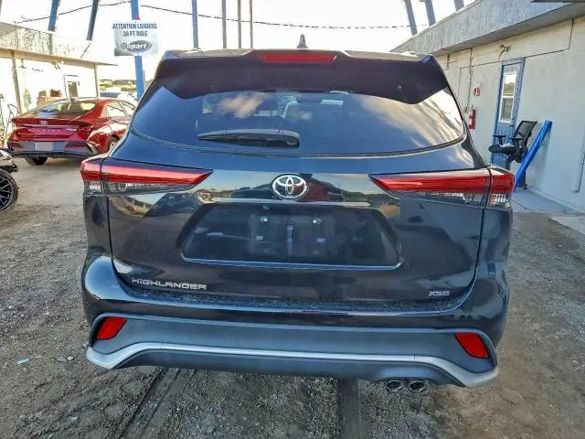 2022 TOYOTA HIGHLANDER XSE  