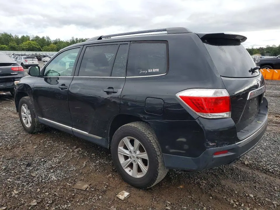 2013 TOYOTA HIGHLANDER SE  
