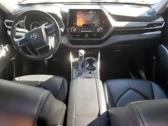 2021 TOYOTA HIGHLANDER XLE  