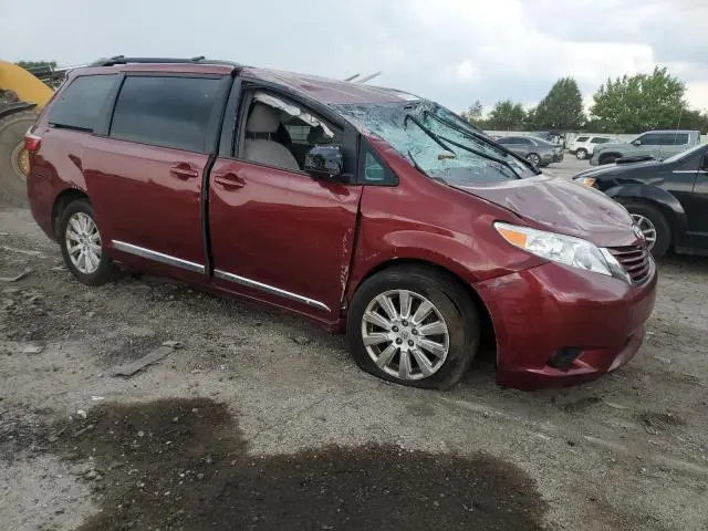 2015 TOYOTA SIENNA LE  