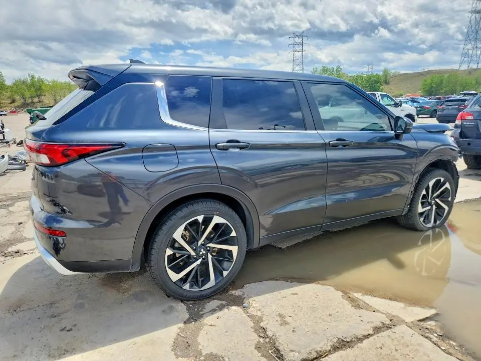 2024 MITSUBISHI OUTLANDER SE  