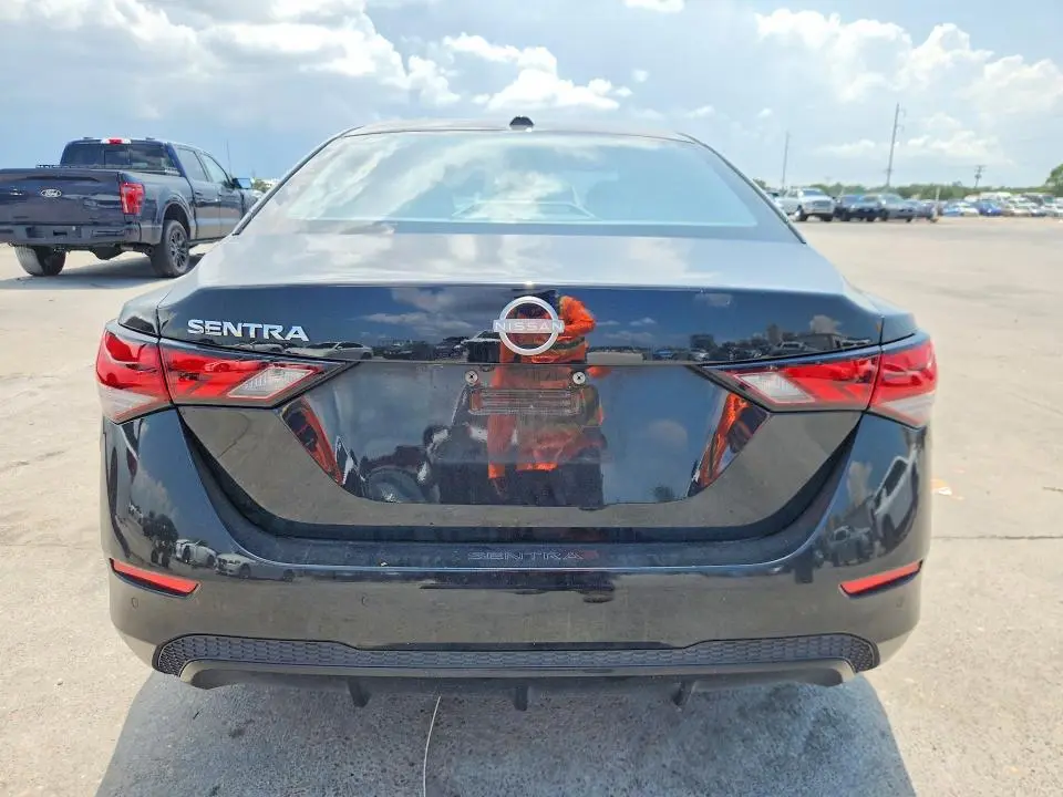 2025 NISSAN SENTRA SV  