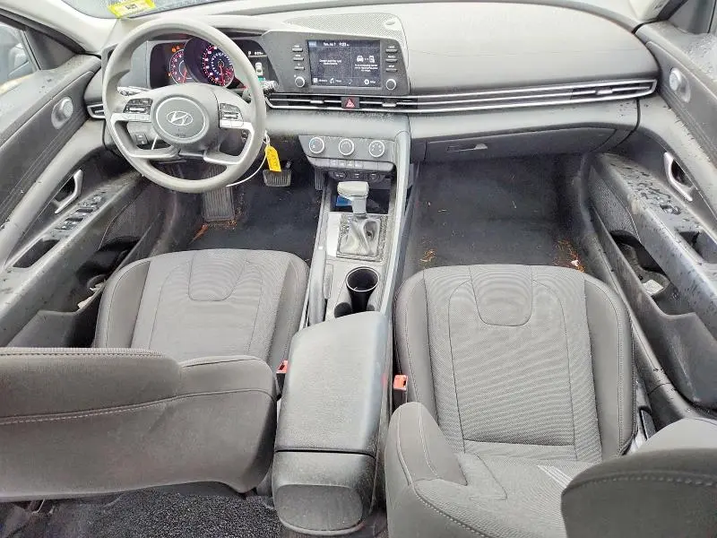 2021 HYUNDAI ELANTRA SE  