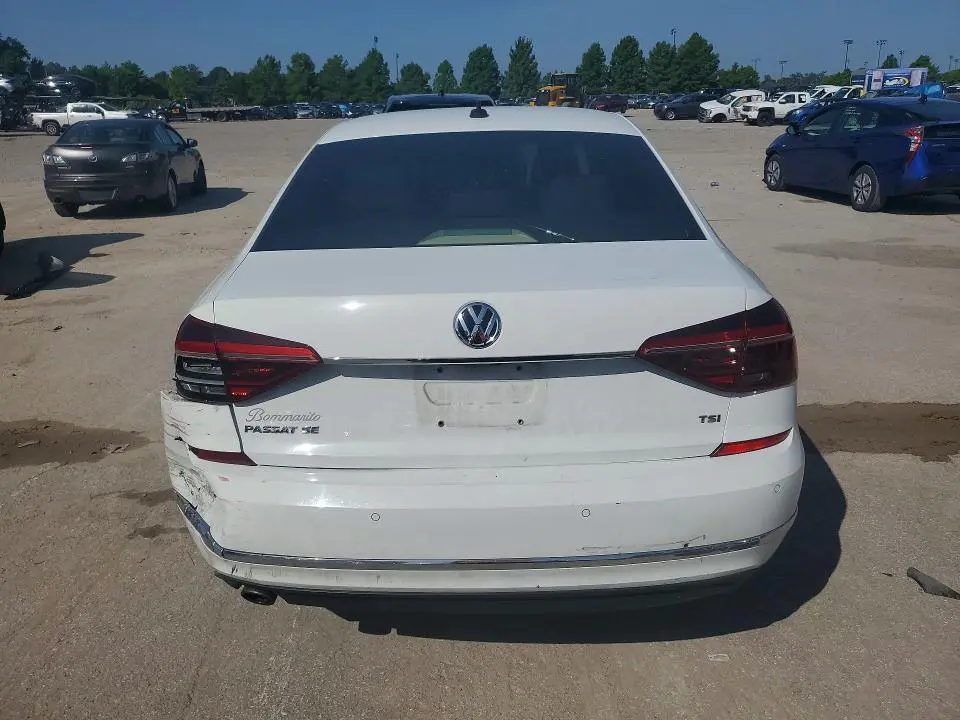2018 VOLKSWAGEN PASSAT SE  