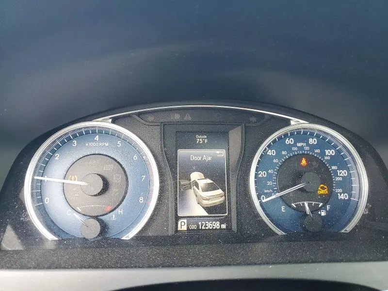2016 TOYOTA CAMRY XLE  