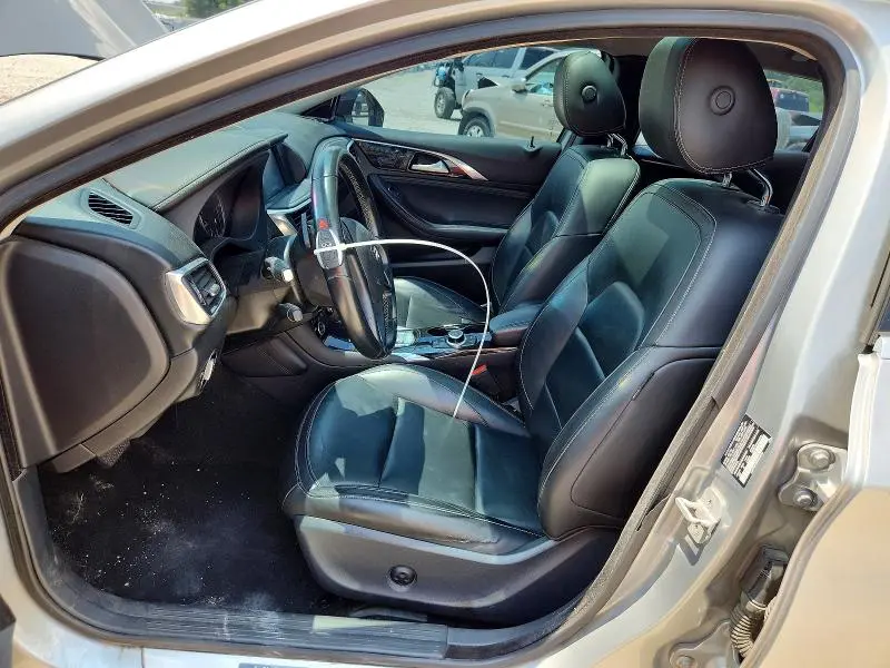 2017 INFINITI QX30 BASE  