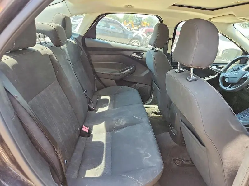 2015 FORD FOCUS SE  