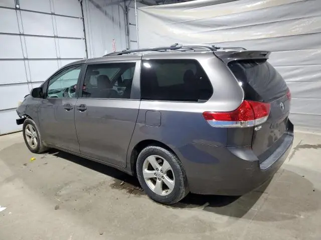 2013 TOYOTA SIENNA LE  