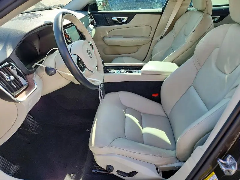 2020 VOLVO S60 T5 MOMENTUM  