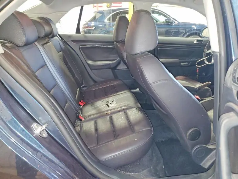 2010 VOLKSWAGEN JETTA SE  