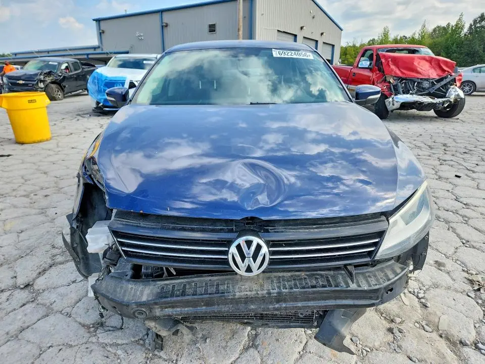 2013 VOLKSWAGEN JETTA SE  