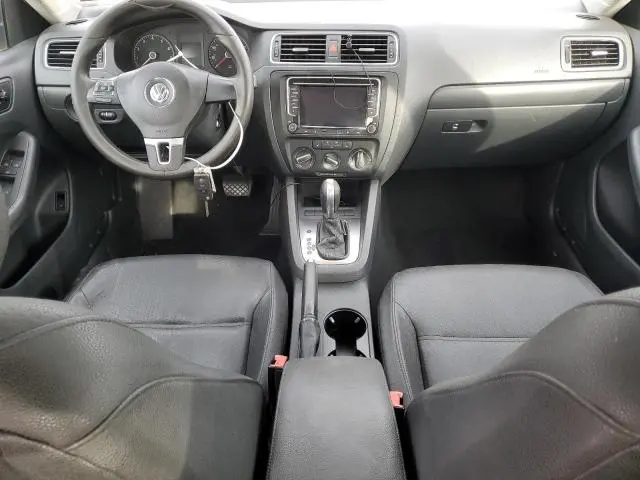 2011 VOLKSWAGEN JETTA SE  