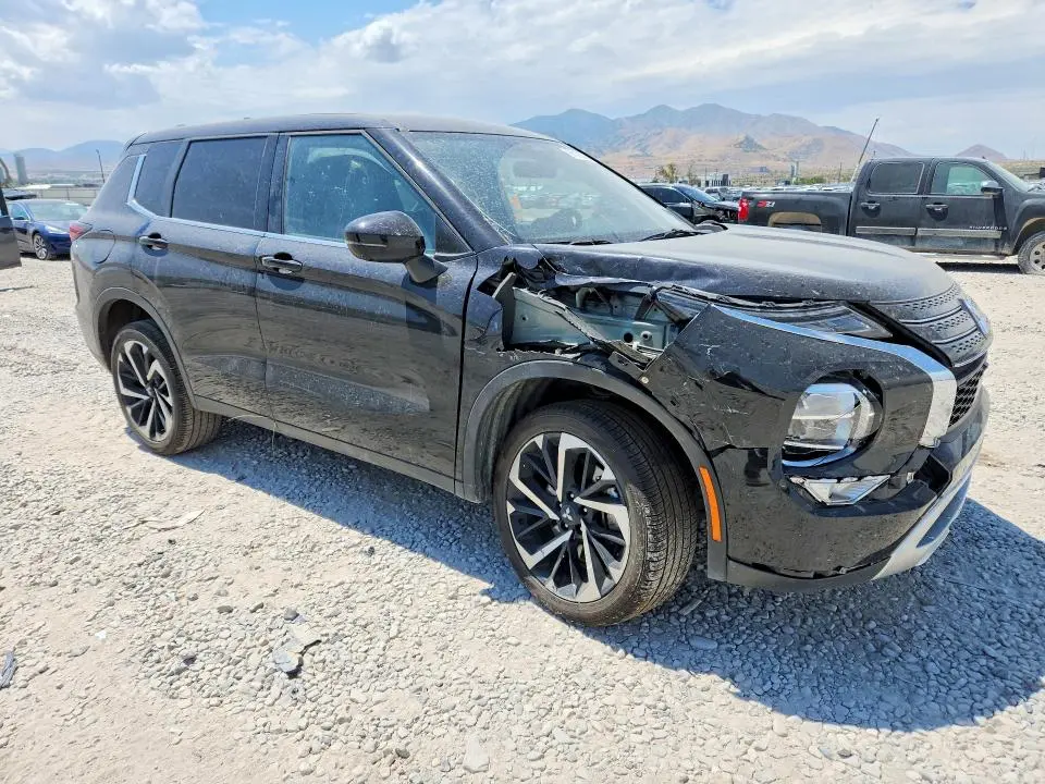 2024 MITSUBISHI OUTLANDER SE  