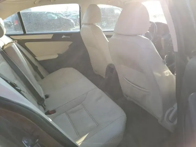 2011 VOLKSWAGEN JETTA SE  