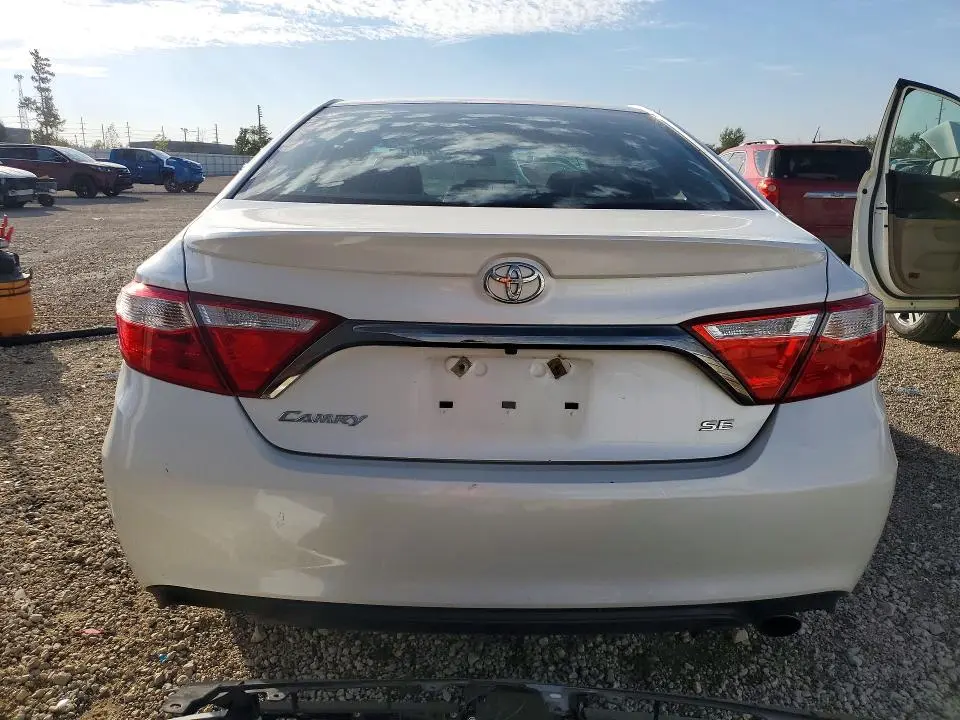 2016 TOYOTA CAMRY SE  