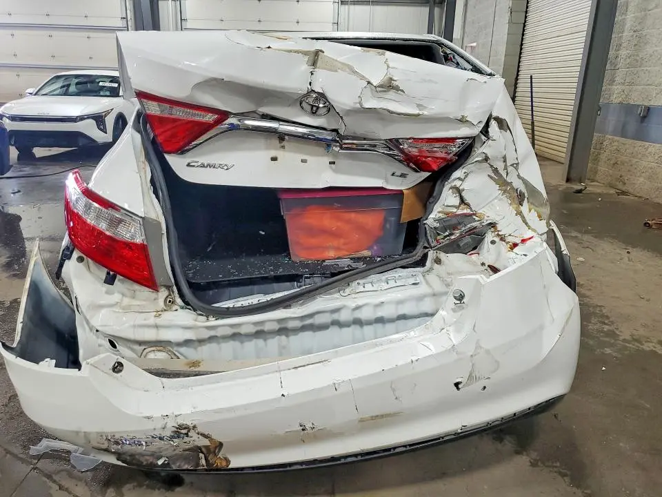 2016 TOYOTA CAMRY LE  