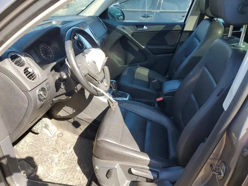 2011 VOLKSWAGEN TIGUAN S  