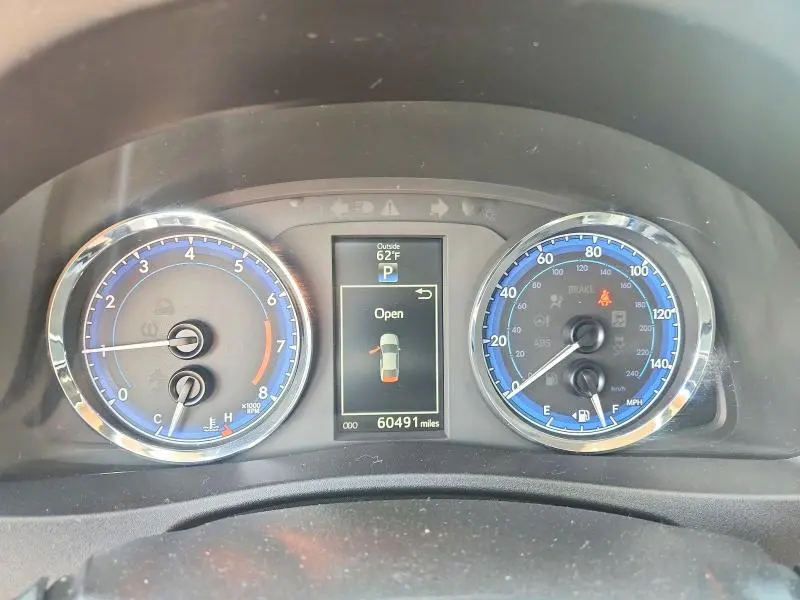 2017 TOYOTA COROLLA SE  