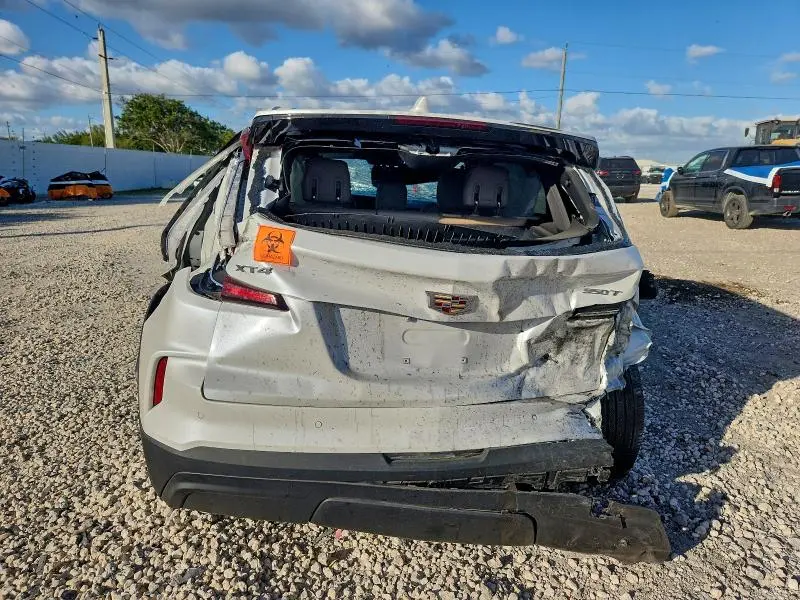 2024 CADILLAC XT4 LUXURY  