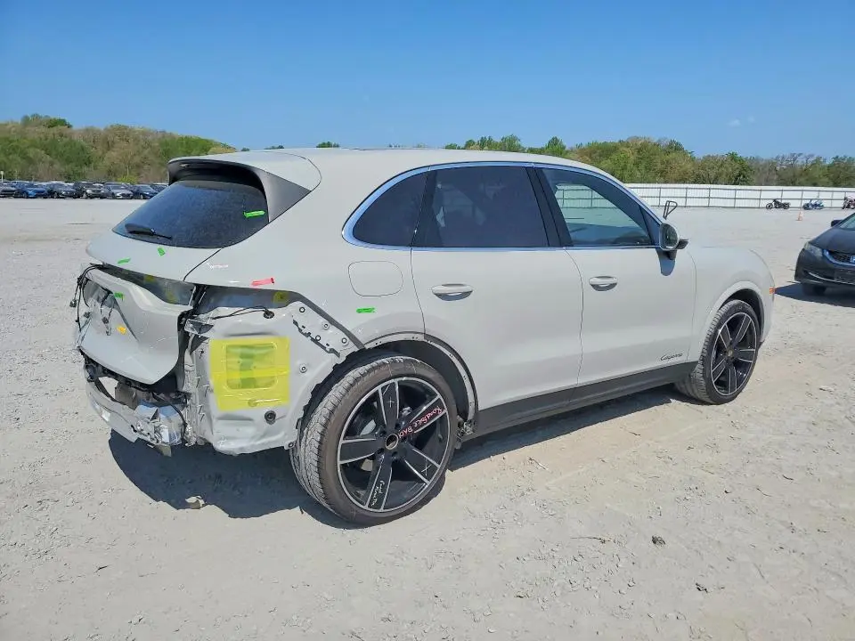 2021 PORSCHE CAYENNE   