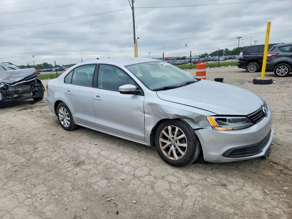 2012 VOLKSWAGEN JETTA SE  