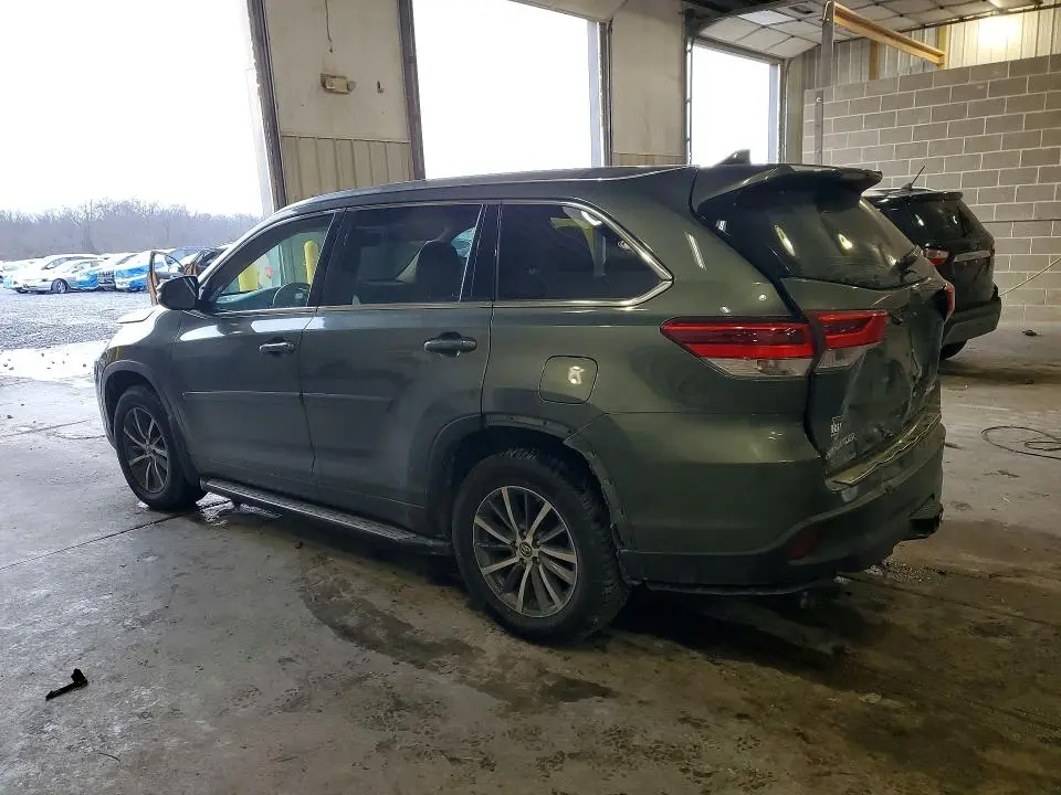 2017 TOYOTA HIGHLANDER SE  