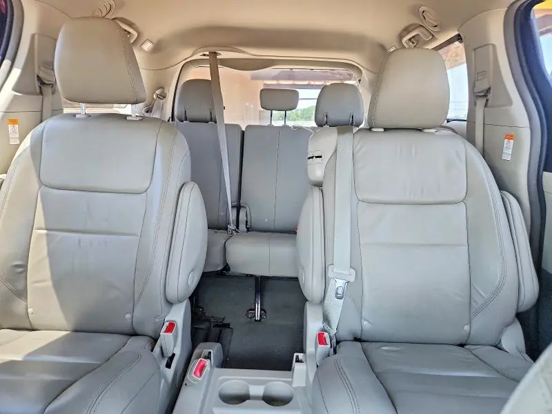 2019 TOYOTA SIENNA XLE 8-PASSENGER  