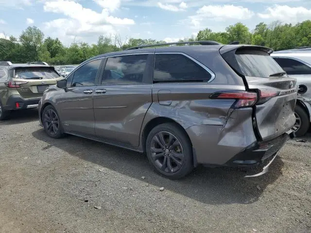 2021 TOYOTA SIENNA XSE  