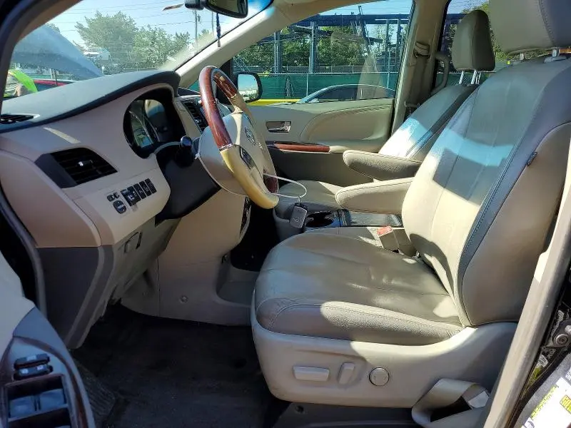 2013 TOYOTA SIENNA LIMITED 7-PASSENGER  