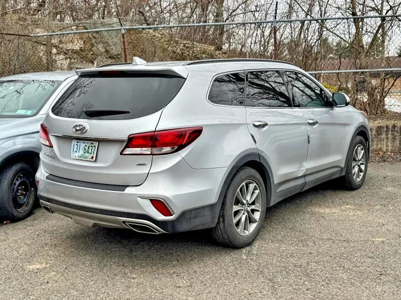 2017 HYUNDAI SANTA FE SE  