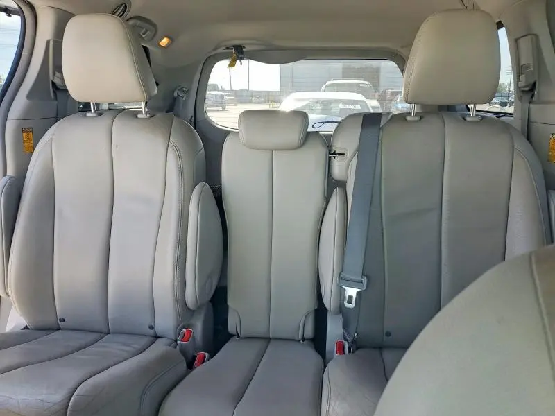 2014 TOYOTA SIENNA XLE 8-PASSENGER  