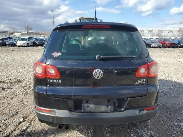 2011 VOLKSWAGEN TIGUAN S  