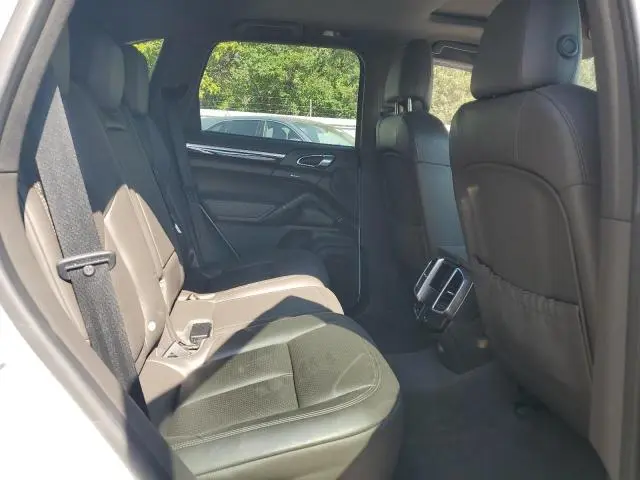 2016 PORSCHE CAYENNE   