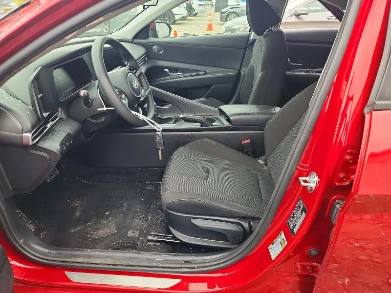 2024 HYUNDAI ELANTRA SE  