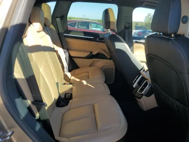 2017 PORSCHE CAYENNE S  