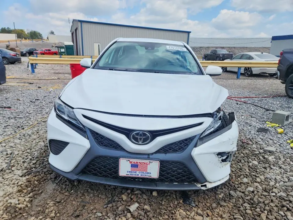 2019 TOYOTA CAMRY SE  