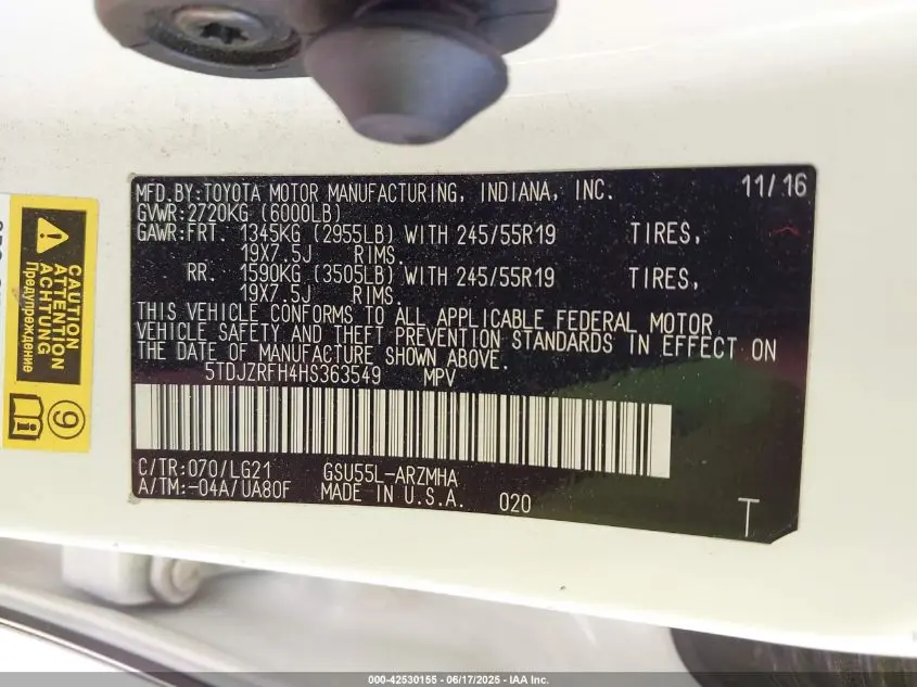 2017 TOYOTA HIGHLANDER SE