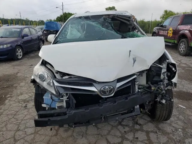 2018 TOYOTA SIENNA XLE  