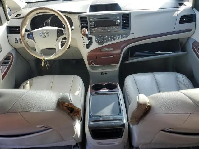 2012 TOYOTA SIENNA XLE  