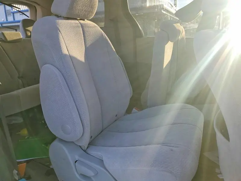 2013 TOYOTA SIENNA LE  