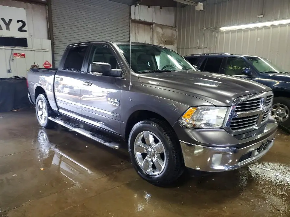 2015 RAM 1500 SLT  