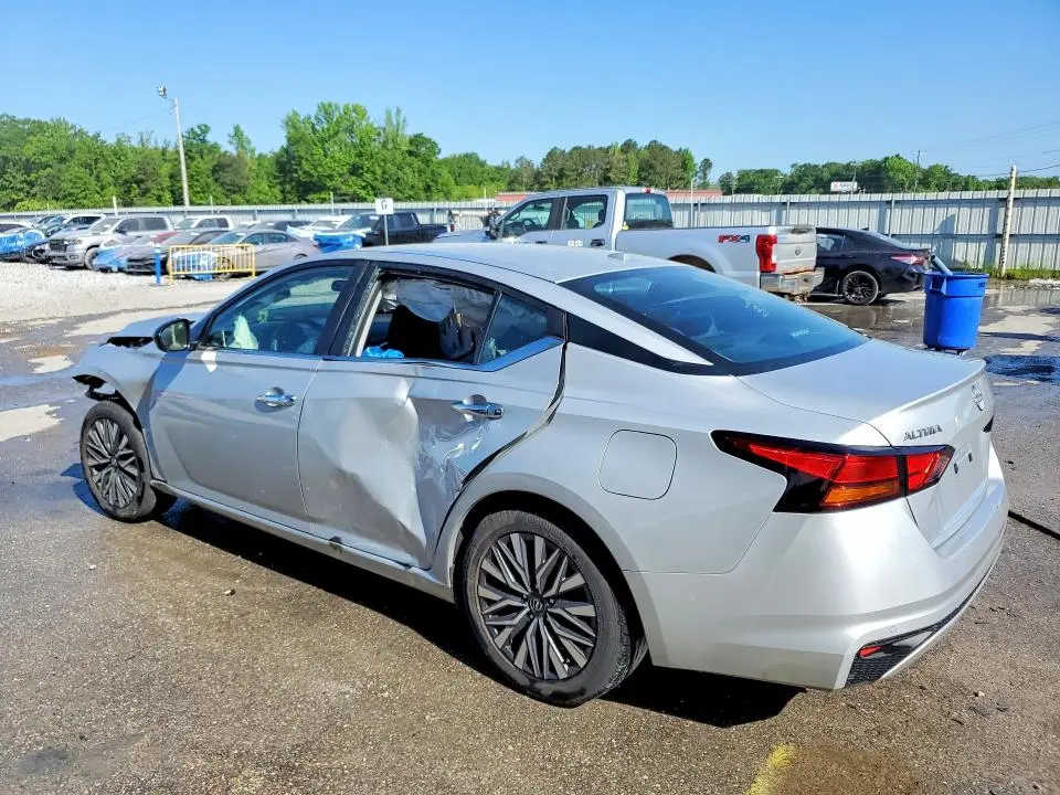 2024 NISSAN ALTIMA SV  