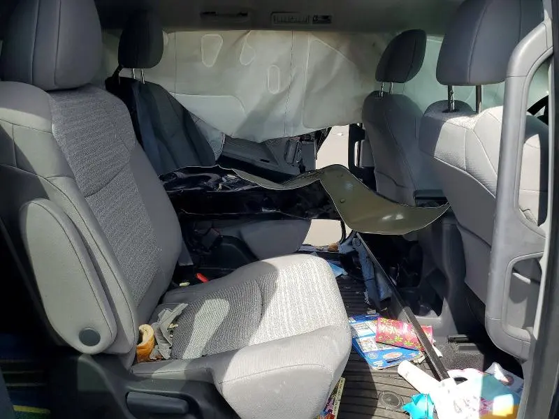 2022 TOYOTA SIENNA LE  