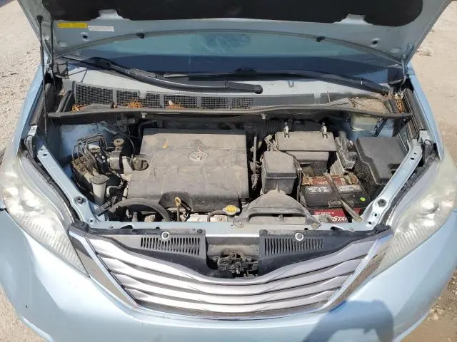 2016 TOYOTA SIENNA XLE  