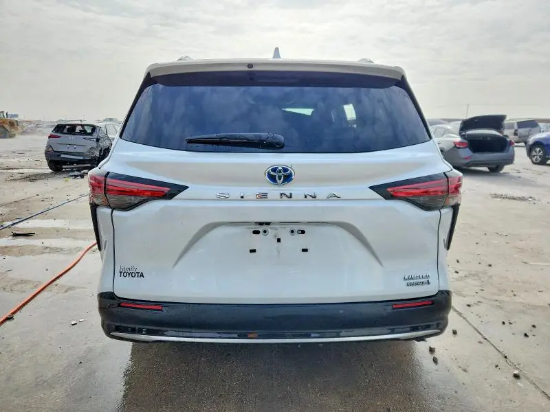 2024 TOYOTA SIENNA LIMITED  