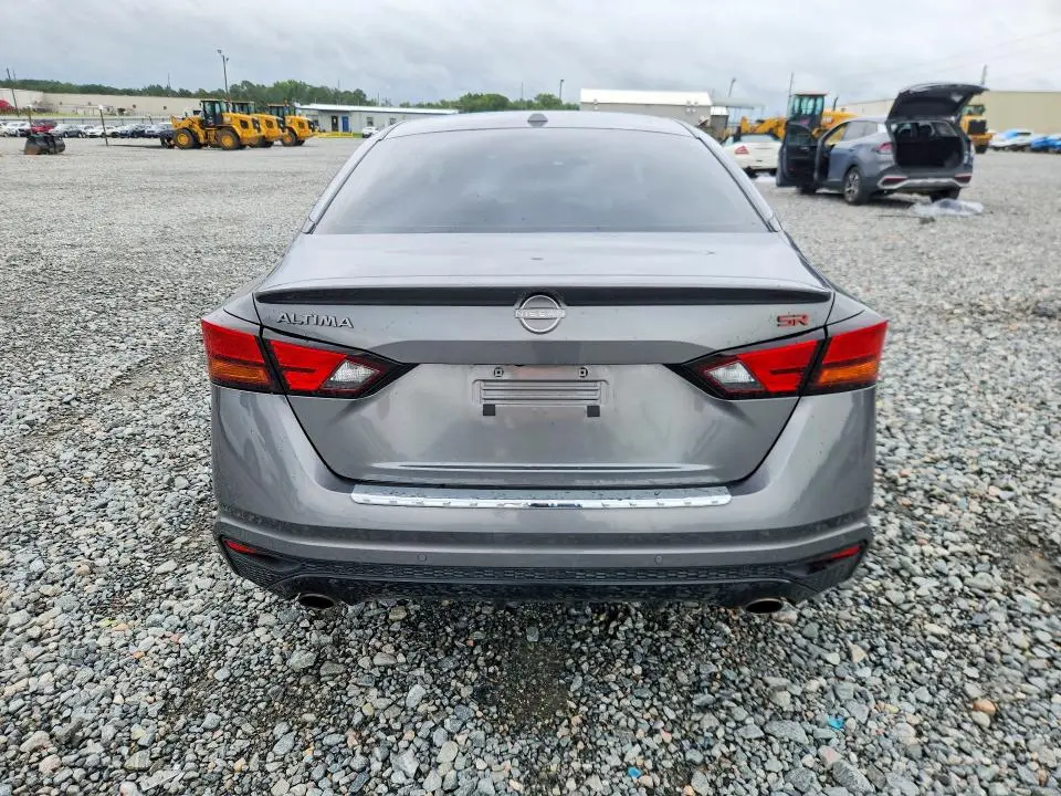 2023 NISSAN ALTIMA SR  