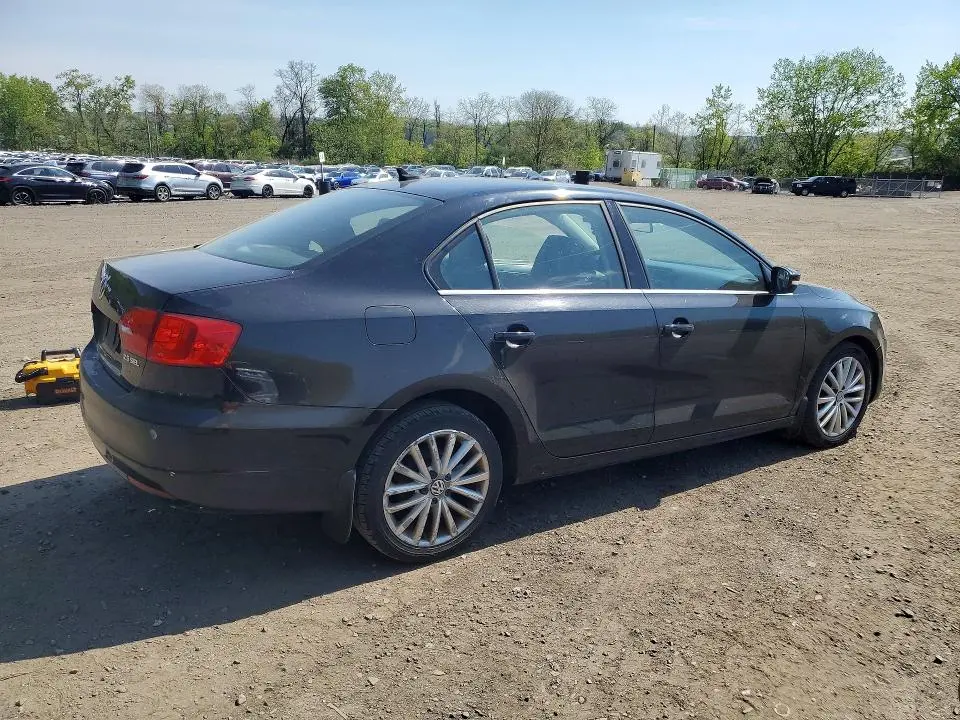 2011 VOLKSWAGEN JETTA SEL  