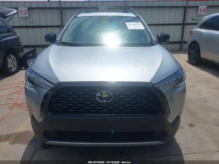 2025 TOYOTA COROLLA CROSS LE